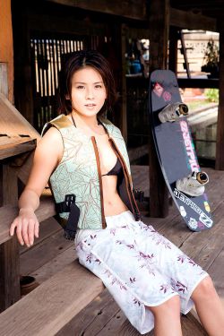 《客厅H伦亲女小芳小雪小》
